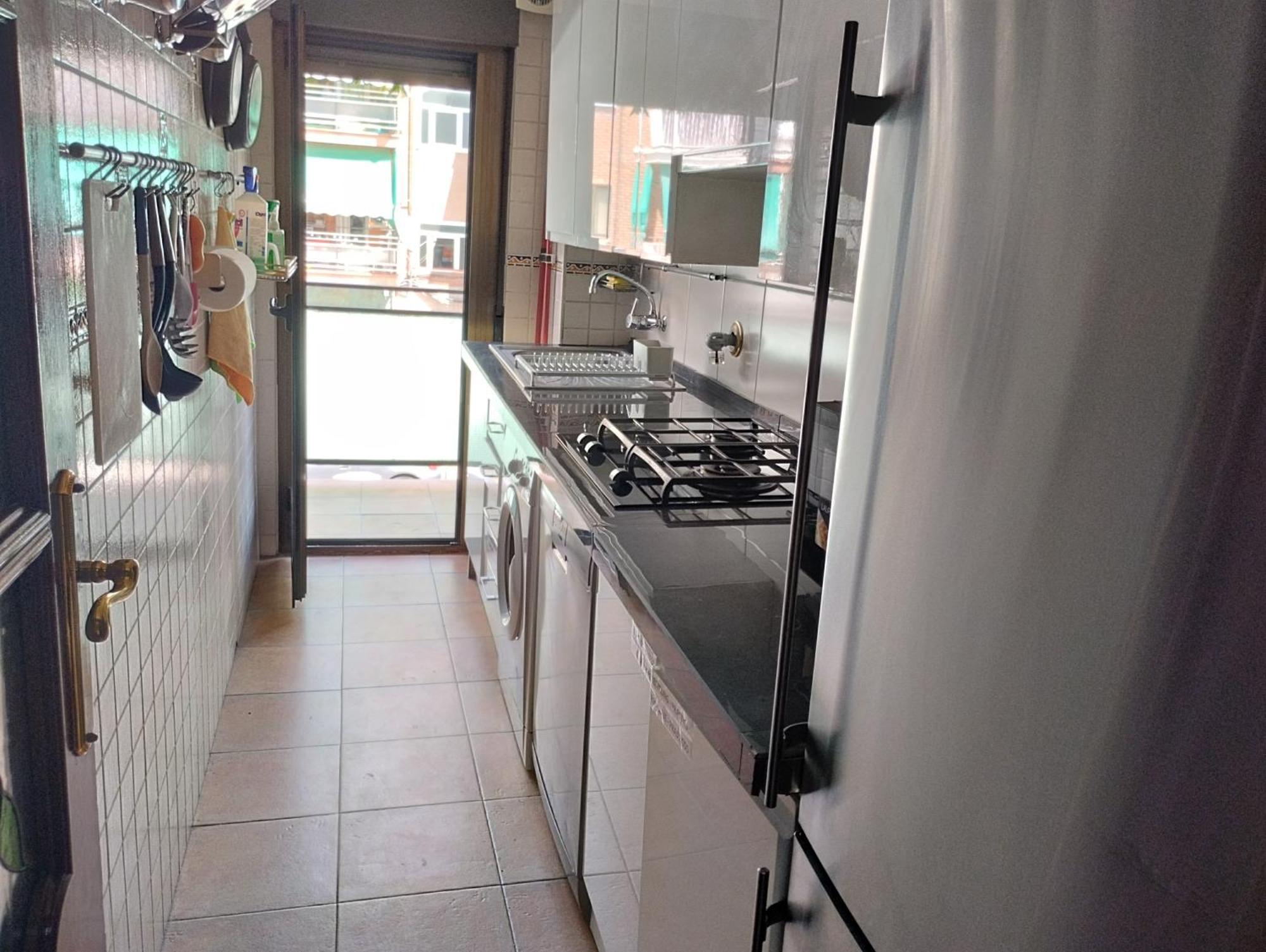 Habitaciones Individuales En Apartamento Madrid Bagian luar foto