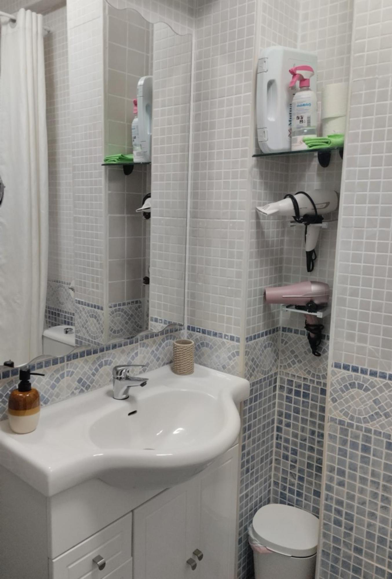 Habitaciones Individuales En Apartamento Madrid Bagian luar foto