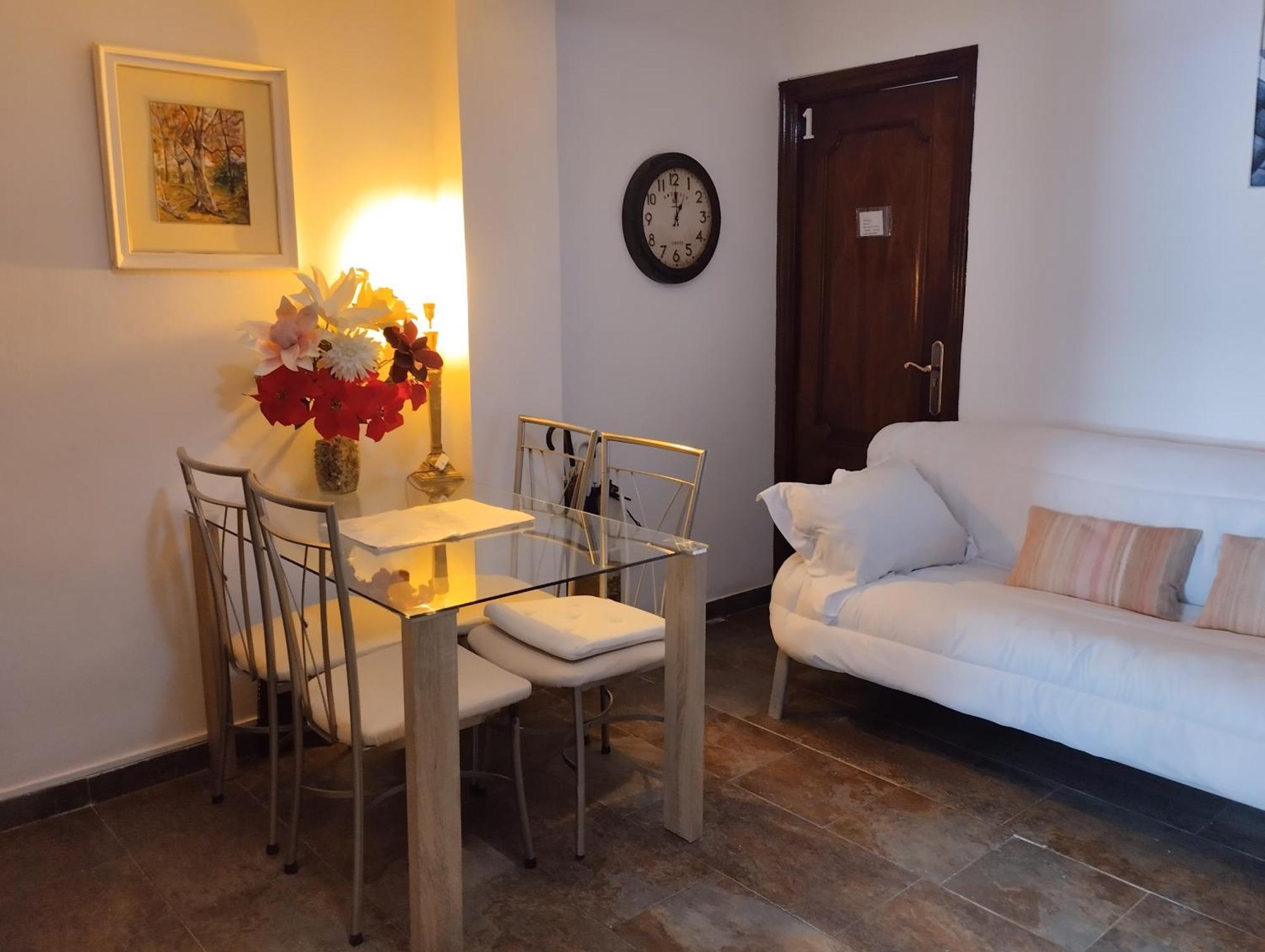 Habitaciones Individuales En Apartamento Madrid Bagian luar foto