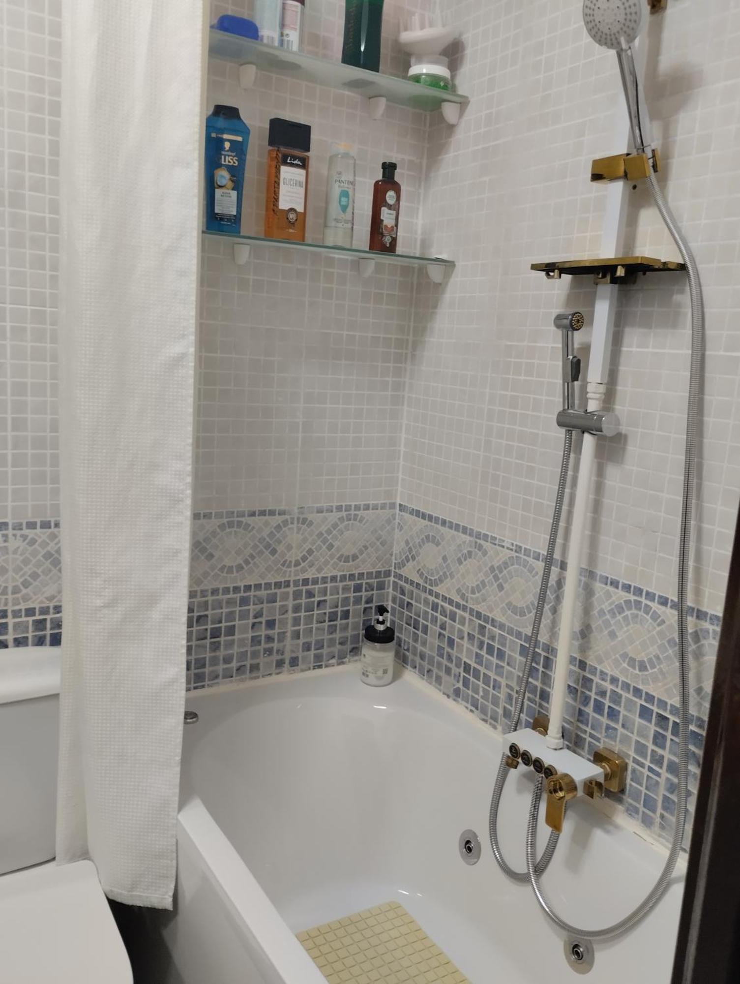 Habitaciones Individuales En Apartamento Madrid Bagian luar foto