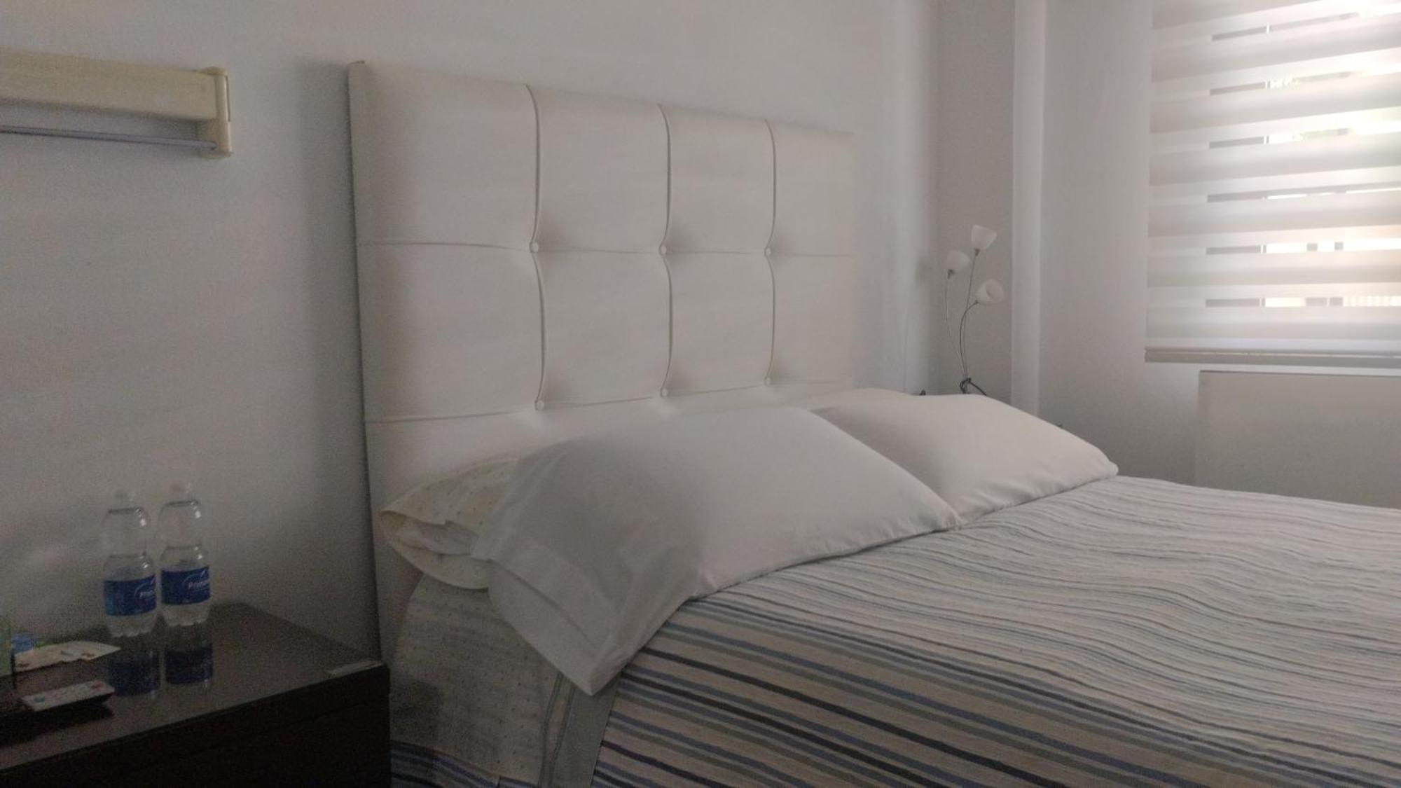 Habitaciones Individuales En Apartamento Madrid Bagian luar foto