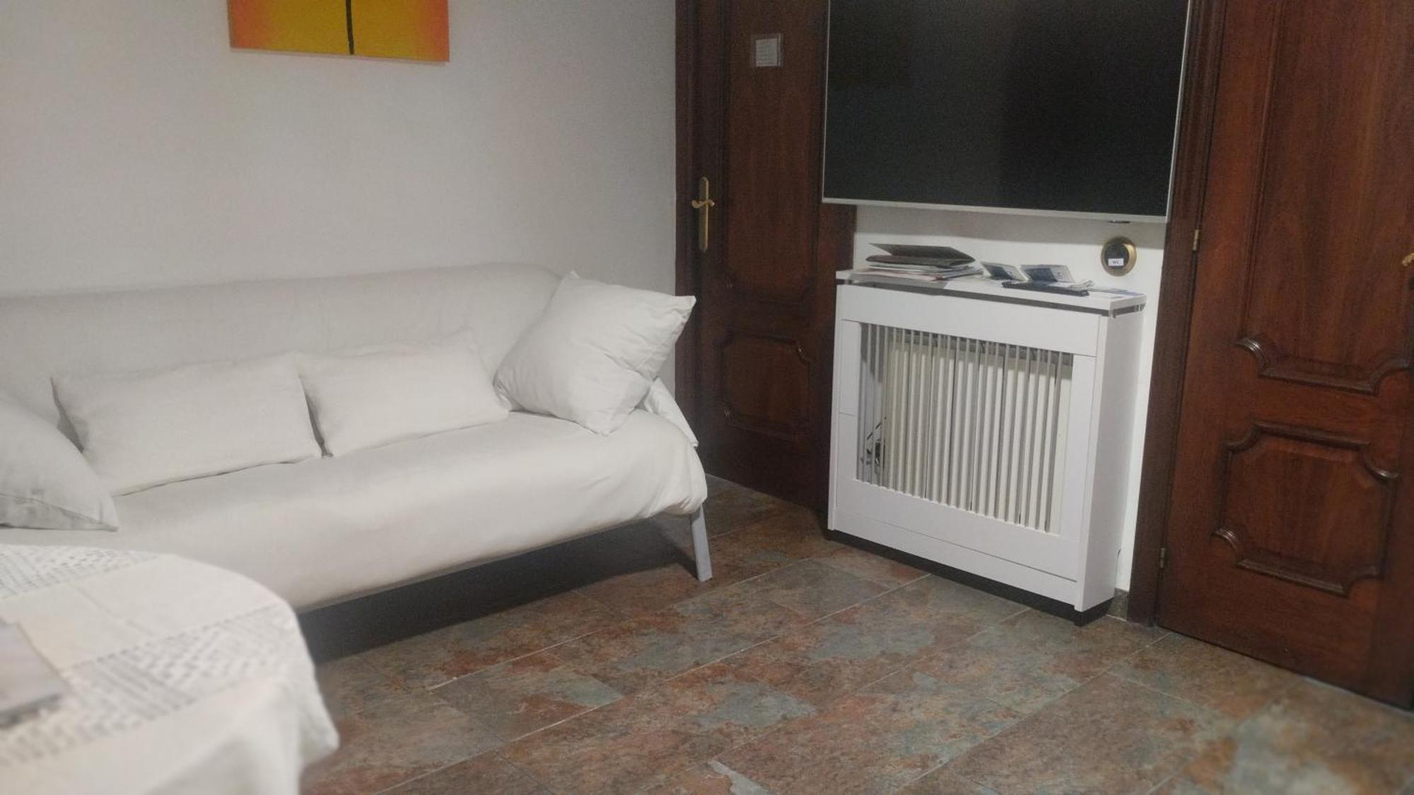 Habitaciones Individuales En Apartamento Madrid Bagian luar foto