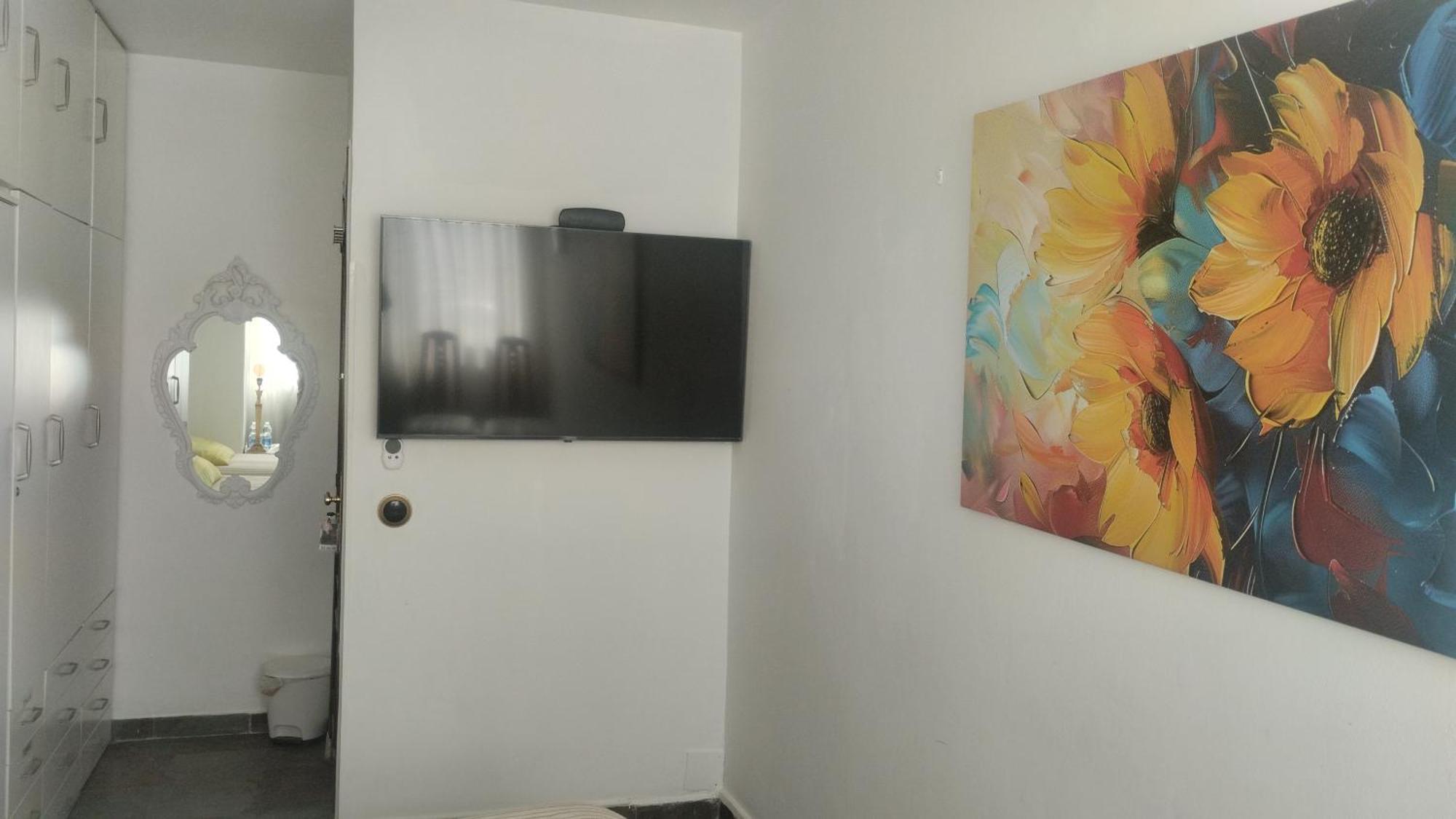 Habitaciones Individuales En Apartamento Madrid Bagian luar foto
