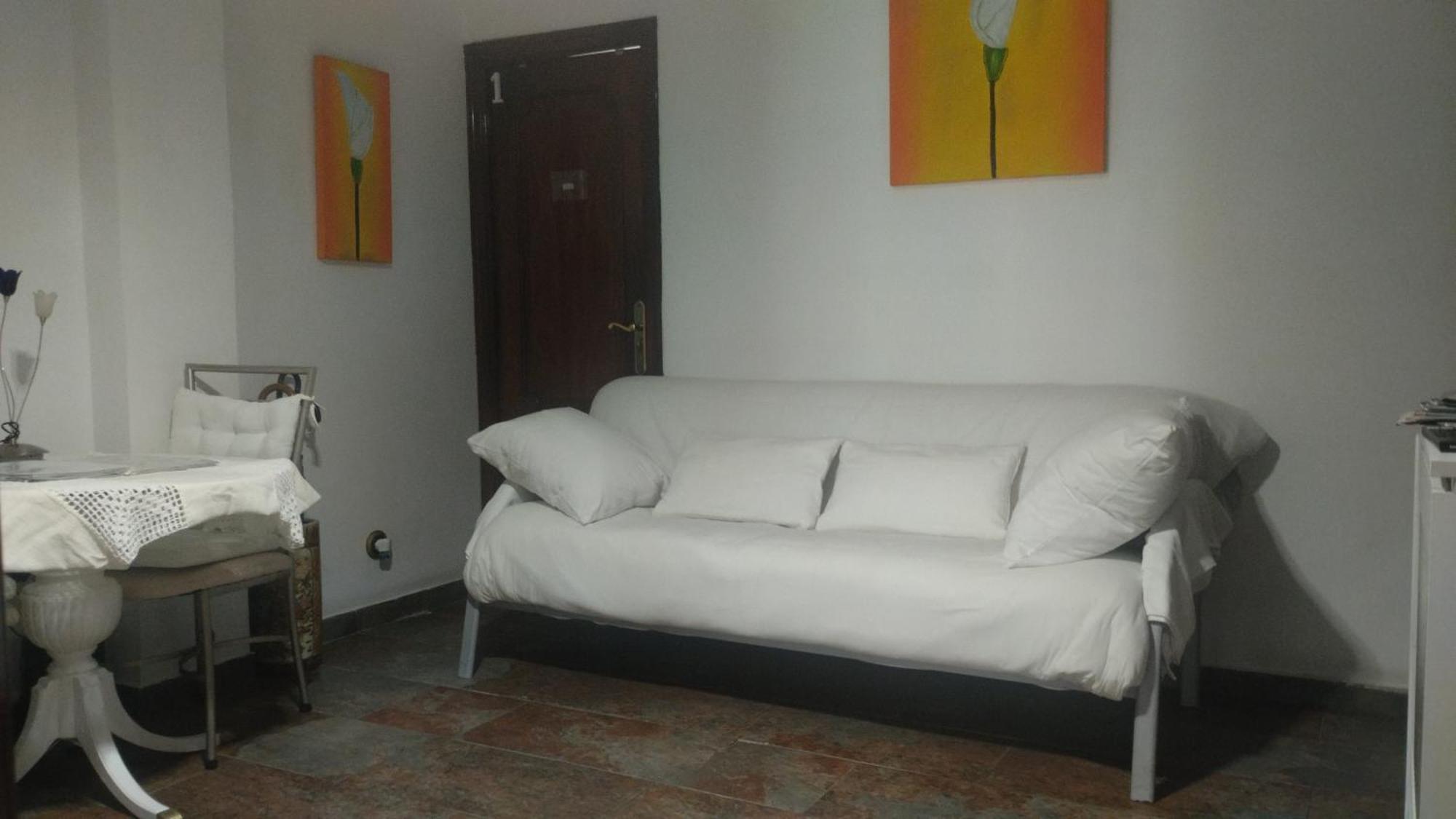 Habitaciones Individuales En Apartamento Madrid Bagian luar foto